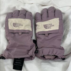 The North Face Kids Gloves in Lavender and Cream